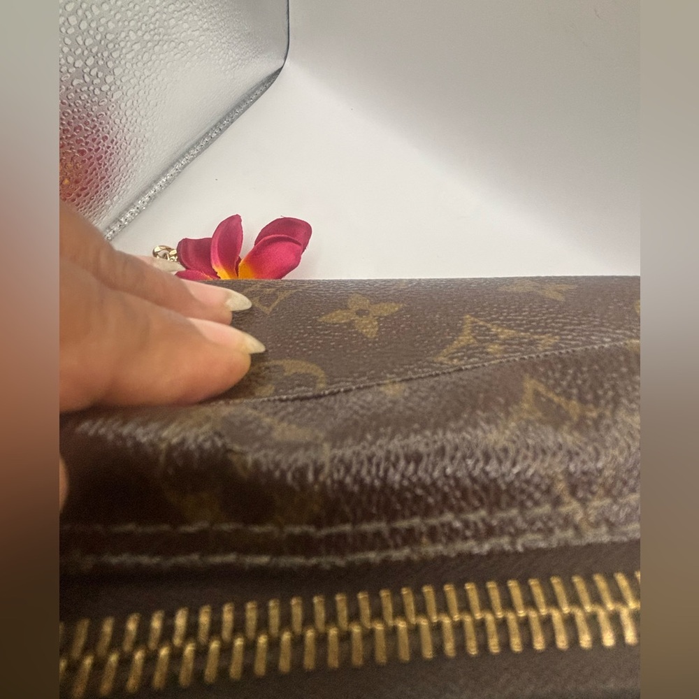 Louis Vuitton Monogram Trousse Toilette 28 Crossbody - Picture 9 of 15